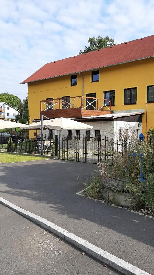 Apartmany-Zamecka Restaurace Jindrichovice Luaran gambar